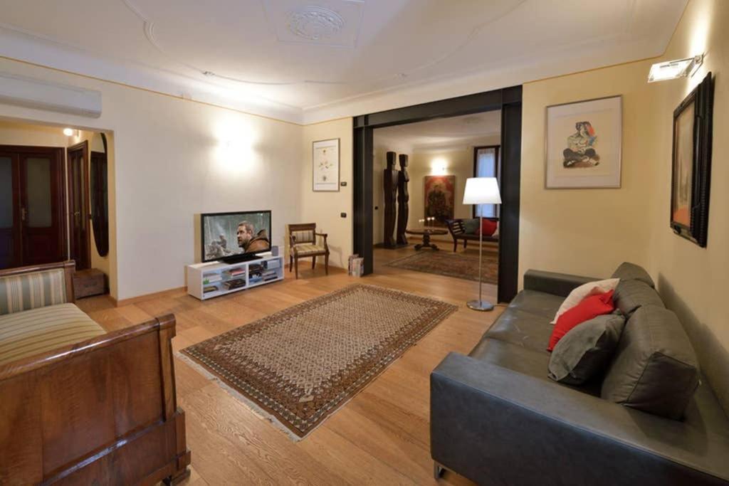 C-Rooms, Residenza Correggio Parma Eksteriør billede